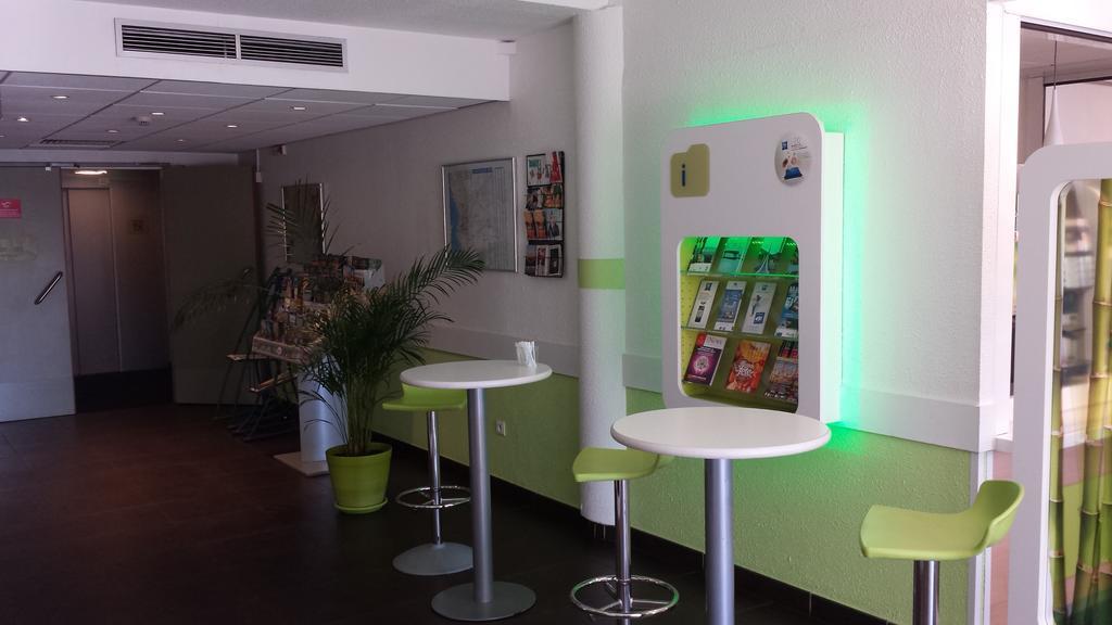 Ibis Budget Marseille Valentine Bagian luar foto